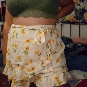 Ruffle skort with floral print